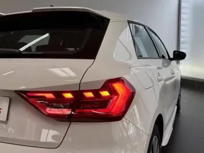 Photo 12 Audi A1  Sportback 30 TFSI 110 ch BVM6