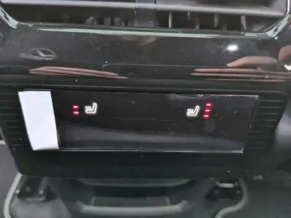 Photo 19 Peugeot 3008  Electrique 325 ch 4x4 73 kWh