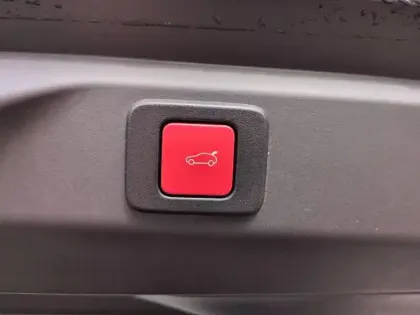 Photo 20 Peugeot 3008  Electrique 325 ch 4x4 73 kWh