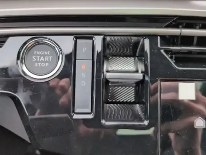 Photo 13 Peugeot 3008  Electrique 325 ch 4x4 73 kWh