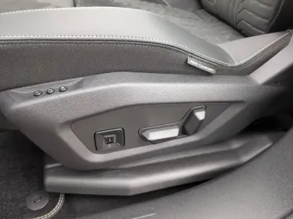 Photo 28 Peugeot 3008  Electrique 325 ch 4x4 73 kWh