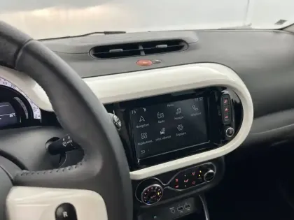 Photo 20 Renault Twingo  III E-Tech