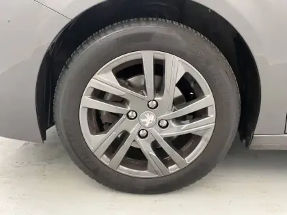 Photo 80 Peugeot 208  PureTech 100 S&S BVM6