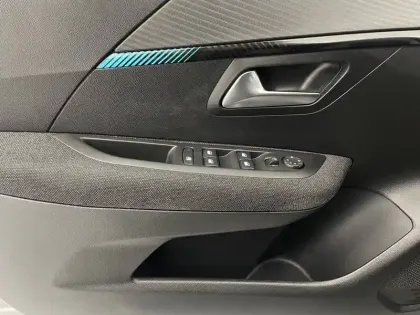 Photo 92 Peugeot 208  PureTech 100 S&S BVM6