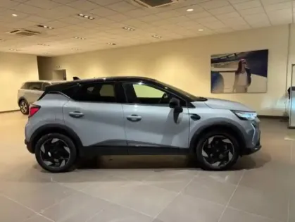 Photo 23 Renault Captur  E-Tech full hybrid 145 ch