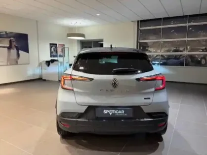 Photo 25 Renault Captur  E-Tech full hybrid 145 ch