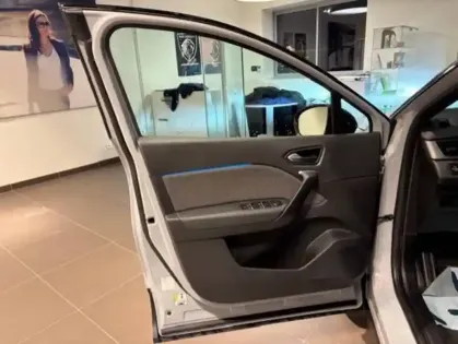 Photo 12 Renault Captur  E-Tech full hybrid 145 ch