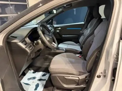 Photo 11 Renault Captur  E-Tech full hybrid 145 ch