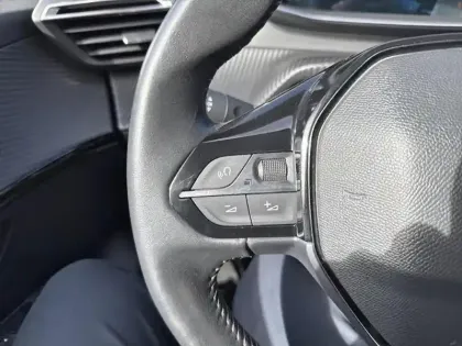 Photo 18 Peugeot 208  PureTech 100 S&S BVM6 Allure Business