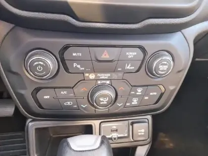 Photo 12 Jeep Renegade  1.5 Turbo T4 130 ch BVR7 e-Hybrid Limited