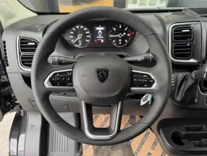 Photo 3 Peugeot Boxer II 2.2 180 CH S&amp;S BVA8 3.5T L2H2