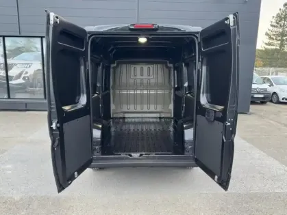 Photo 19 Peugeot Boxer II 2.2 180 CH S&amp;S BVA8 3.5T L2H2