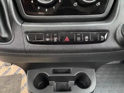 Photo 13 Peugeot Boxer II 2.2 180 CH S&amp;S BVA8 3.5T L2H2