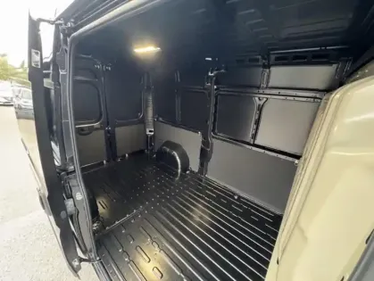 Photo 18 Peugeot Boxer II 2.2 180 CH S&amp;S BVA8 3.5T L2H2