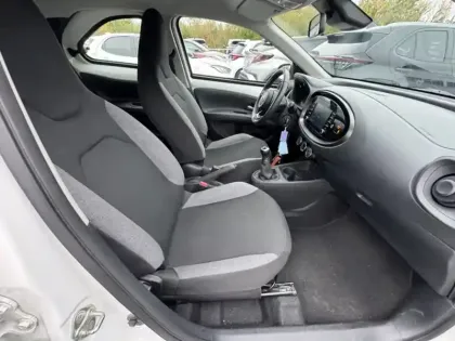 Photo 15 Toyota Aygo 1.0 VVT-i 72 Dynamic MY23