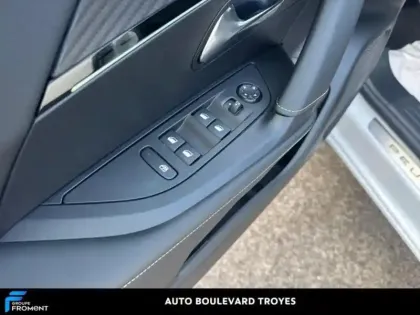 Photo 13 Peugeot 2008  1.2 PureTech 130ch S&S GT EAT8