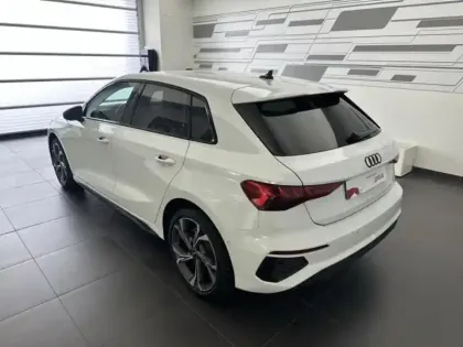 Photo 5 Audi A3  Sportback 30 TFSI 110ch Mild Hybrid S line S tronic 7