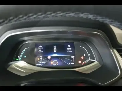 Photo 8 Renault Captur  1.6 E-Tech hybride 145ch Intens -21