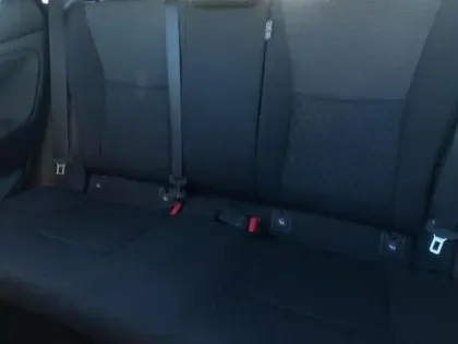 Photo 13 Toyota Yaris  116h Dynamic 5p MY22