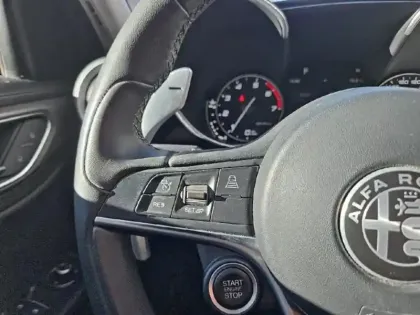 Photo 12 Alfa Romeo Giulia  2.0 TB 280ch Veloce Q4 AT8