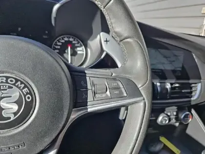 Photo 11 Alfa Romeo Giulia  2.0 TB 280ch Veloce Q4 AT8