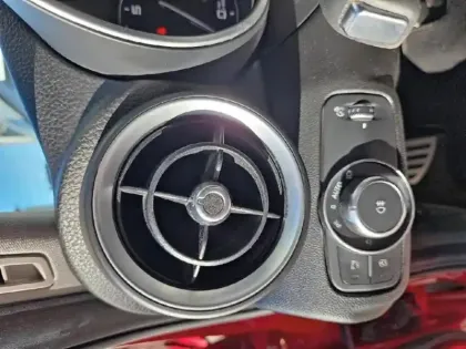 Photo 14 Alfa Romeo Giulia  2.0 TB 280ch Veloce Q4 AT8