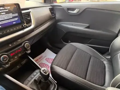 Photo 14 Kia Stonic  1.0 T-GDi 120ch MHEV GT Line