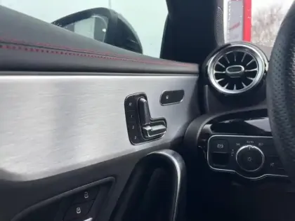 Photo 14 Mercedes CLA  180 d 116ch AMG Line