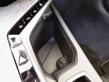 Photo 24 Peugeot 5008  Hybrid 145 e-DCS6