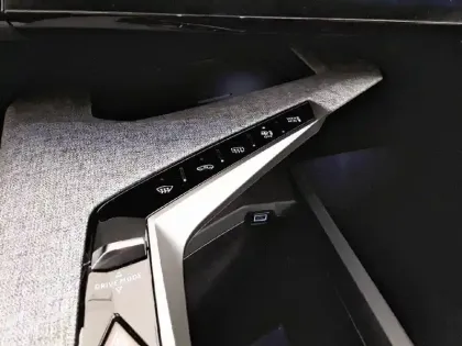 Photo 23 Peugeot 5008  Hybrid 145 e-DCS6