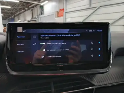 Photo 18 Peugeot 208  Hybrid 110 e-DCS6