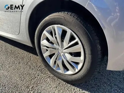 Photo 10 Peugeot 208  PureTech 75 S&S BVM5