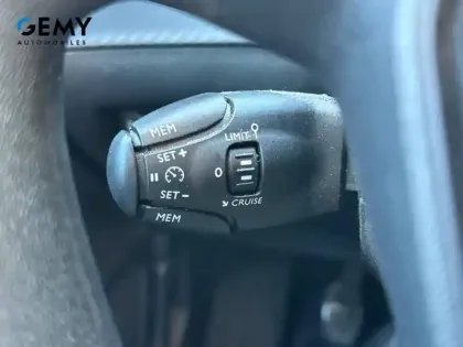 Photo 16 Peugeot 208  PureTech 75 S&S BVM5