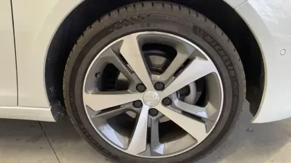 Photo 6 Peugeot 308  PureTech 130ch S&S EAT8