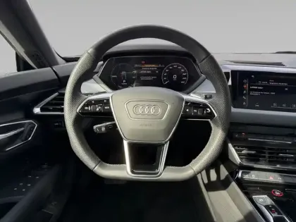 Photo 10 Audi E-tron  GT 476 ch quattro