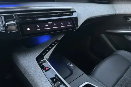 Photo 29 Peugeot 3008  Hybrid 145 e-DCS6