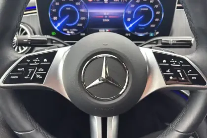 Photo 17 Mercedes EQE  300