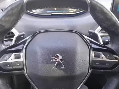 Photo 12 Peugeot 5008  Hybrid 136 e-DCS6