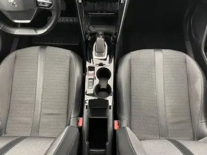 Photo 26 Peugeot 2008  Moteur électrique 136 ch