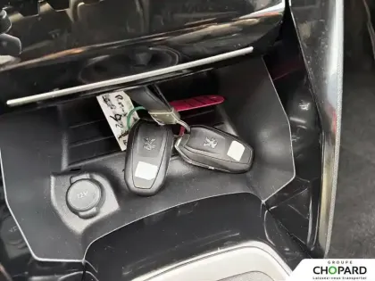 Photo 20 Peugeot 2008  PureTech 130 S&S BVM6