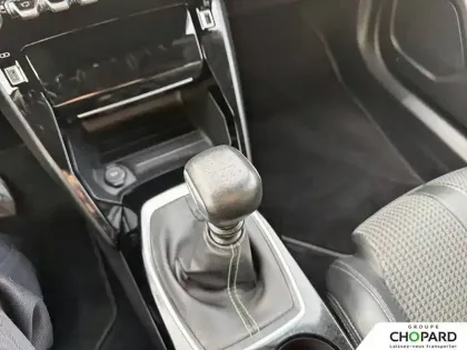 Photo 21 Peugeot 2008  PureTech 130 S&S BVM6