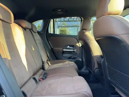 Photo 18 Mercedes GLA  180 d 8G-DCT