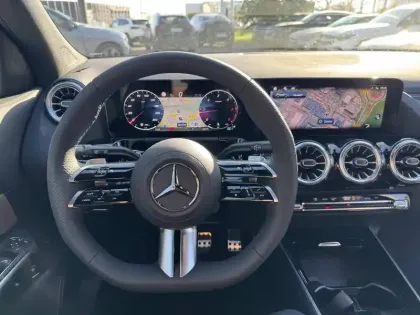 Photo 12 Mercedes GLA  180 d 8G-DCT