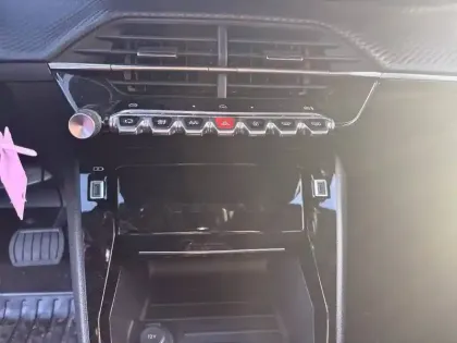 Photo 18 Peugeot 2008  Hybrid 145 e-DCS6