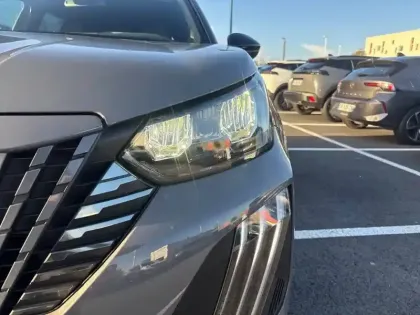 Photo 35 Peugeot 2008  Hybrid 145 e-DCS6