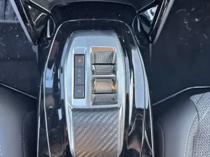 Photo 33 Peugeot 2008  Hybrid 145 e-DCS6