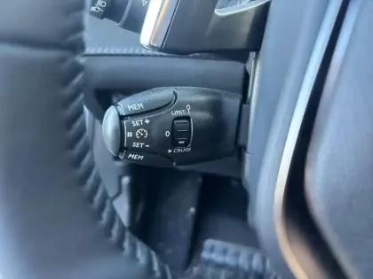 Photo 37 Peugeot 2008  Hybrid 145 e-DCS6