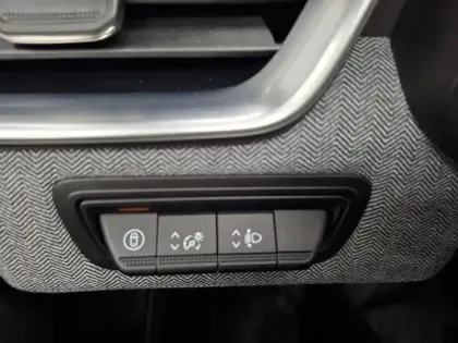 Photo 34 Renault Clio  E-Tech full hybrid 145 ch GSR2