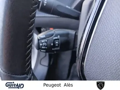 Photo 62 Peugeot 208  PureTech 100 S&S BVM6