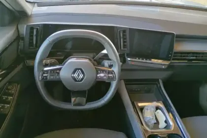 Photo 8 Renault Austral  E-Tech hybrid 200